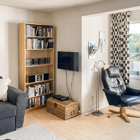 2 Bedroom Gorgeous In Prázdninový dům