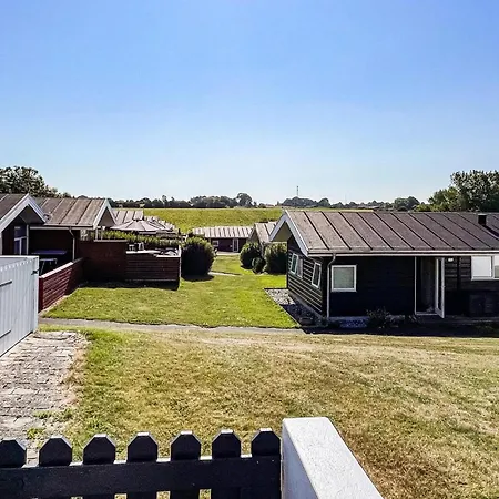 2 Bedroom Gorgeous In Prázdninový dům *